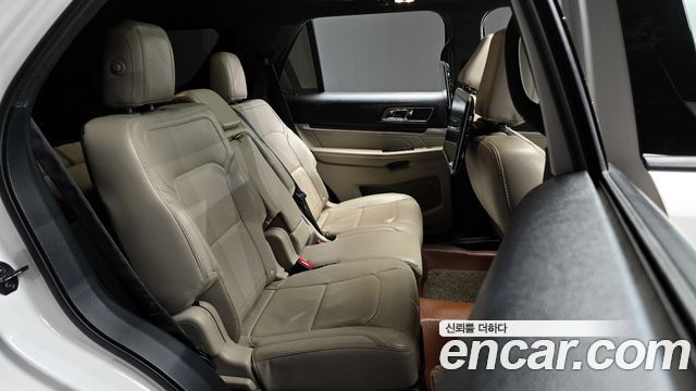 Ford Explorer 2018 — photo 17