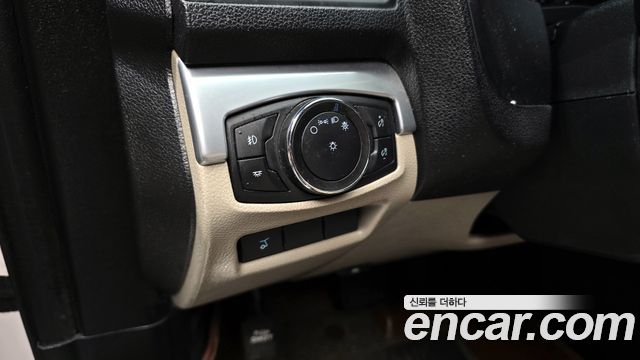 Ford Explorer 2018 — photo 22