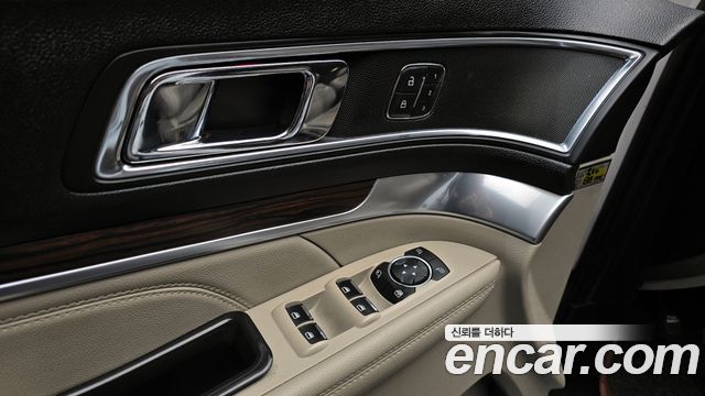 Ford Explorer 2018 — photo 23