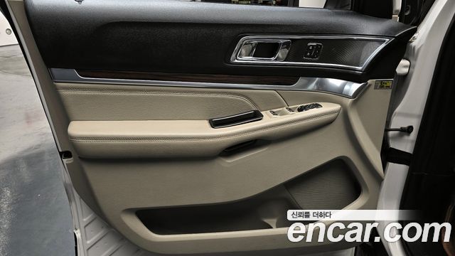 Ford Explorer 2018 — photo 14