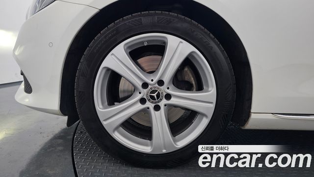 Mercedes-Benz E-Class 2017 — photo 5