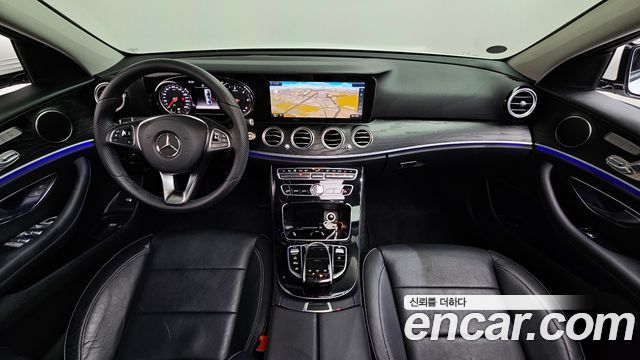 Mercedes-Benz E-Class 2017 — photo 10