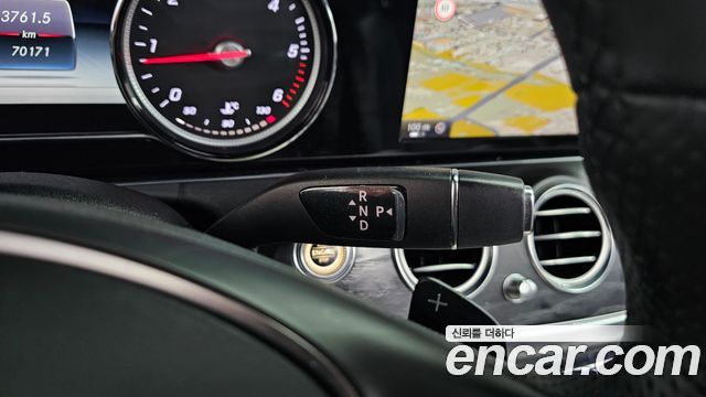 Mercedes-Benz E-Class 2017 — photo 12
