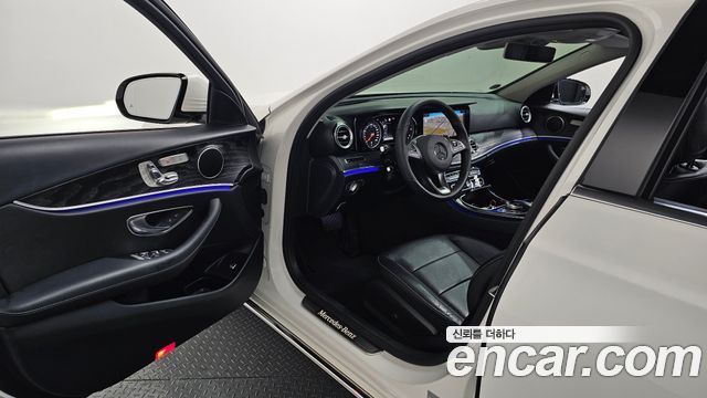 Mercedes-Benz E-Class 2017 — photo 13
