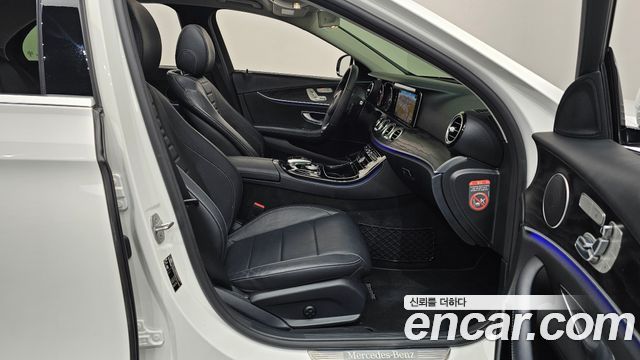 Mercedes-Benz E-Class 2017 — photo 17