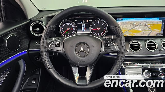 Mercedes-Benz E-Class 2017 — photo 18