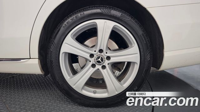 Mercedes-Benz E-Class 2017 — photo 7