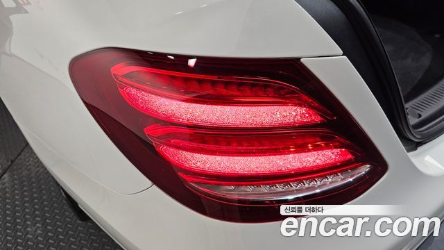 Mercedes-Benz E-Class 2017 — photo 9