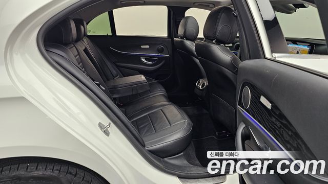 Mercedes-Benz E-Class 2017 — photo 16
