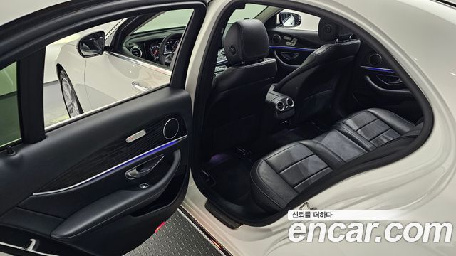 Mercedes-Benz E-Class 2017 — photo 33