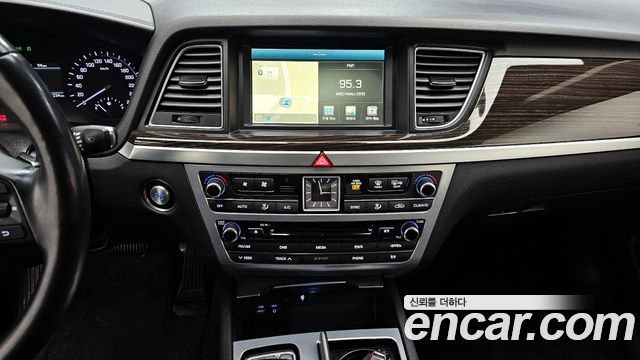 Genesis G80 2017 — photo 20