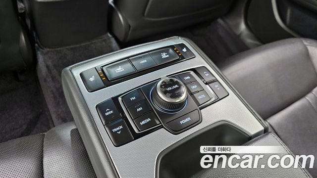 Genesis G80 2017 — photo 25