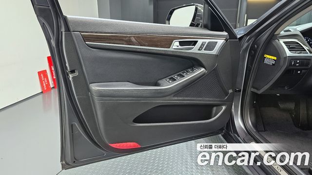 Genesis G80 2017 — photo 14
