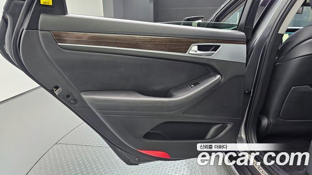 Genesis G80 2017 — photo 15