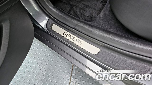 Genesis G80 2017 — photo 30