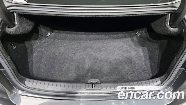 Genesis G80 2017 — photo 31