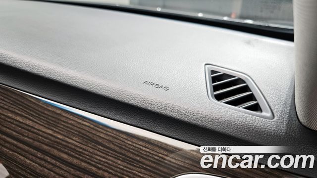 Genesis G80 2017 — photo 32