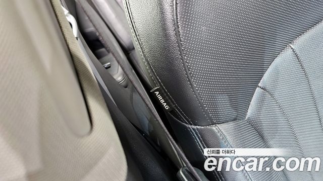 Genesis G80 2017 — photo 34