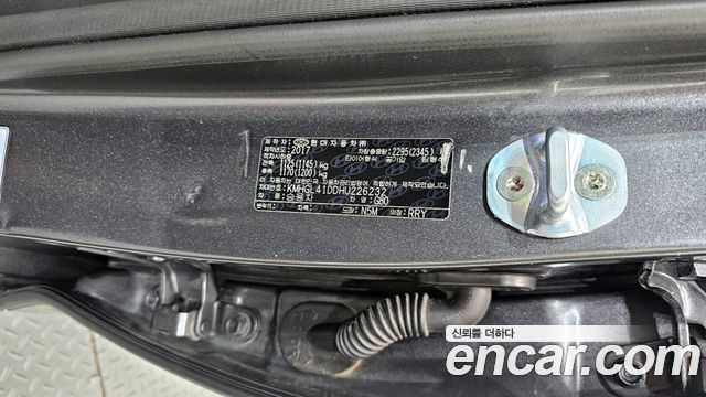 Genesis G80 2017 — photo 35