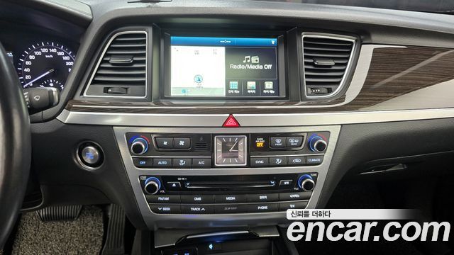 Genesis G80 2018 — photo 20