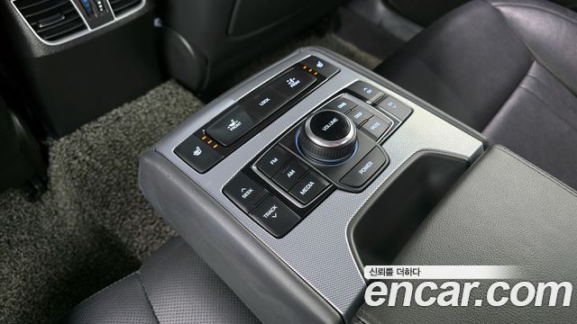 Genesis G80 2018 — photo 25