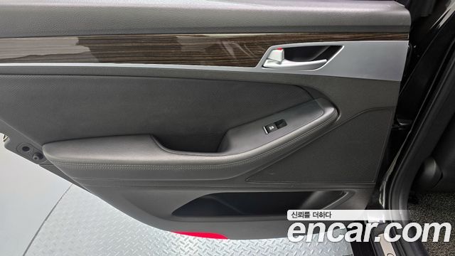 Genesis G80 2018 — photo 15