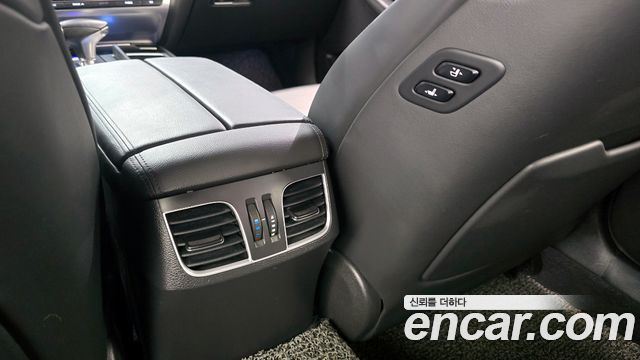 Genesis G80 2018 — photo 31
