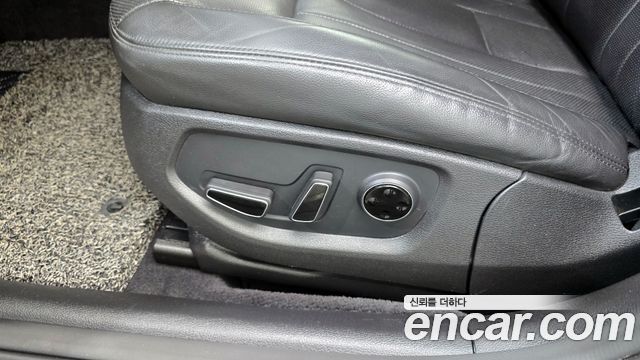 Genesis G80 2018 — photo 32