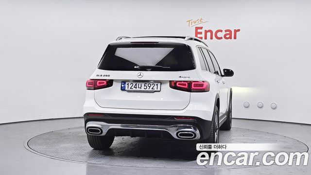 Mercedes-Benz GLB-Class 2021 — photo 4