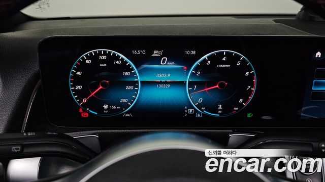 Mercedes-Benz GLB-Class 2021 — photo 8