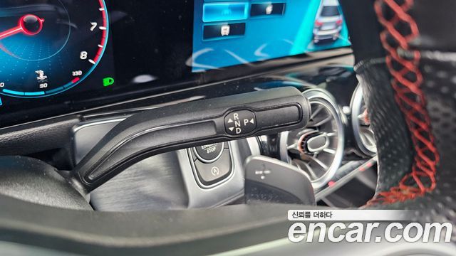 Mercedes-Benz GLB-Class 2021 — photo 9