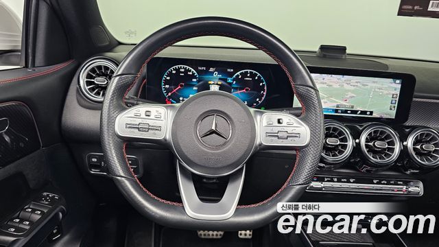 Mercedes-Benz GLB-Class 2021 — photo 13