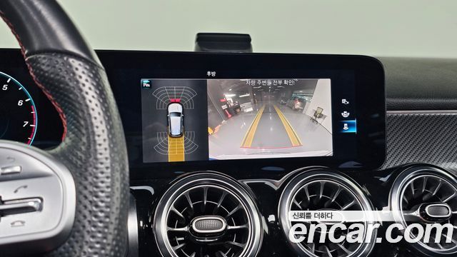 Mercedes-Benz GLB-Class 2021 — photo 14