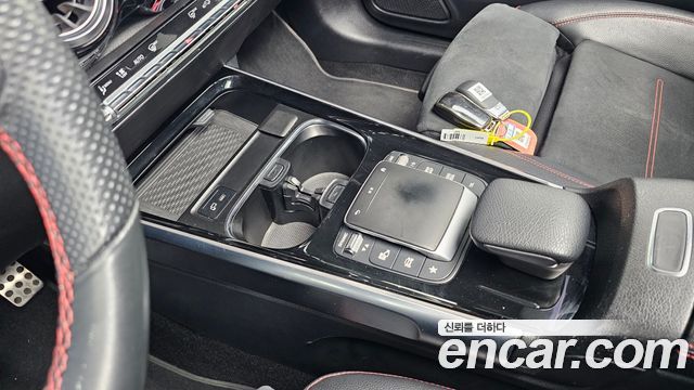 Mercedes-Benz GLB-Class 2021 — photo 18