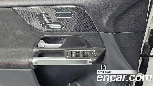 Mercedes-Benz GLB-Class 2021 — photo 19
