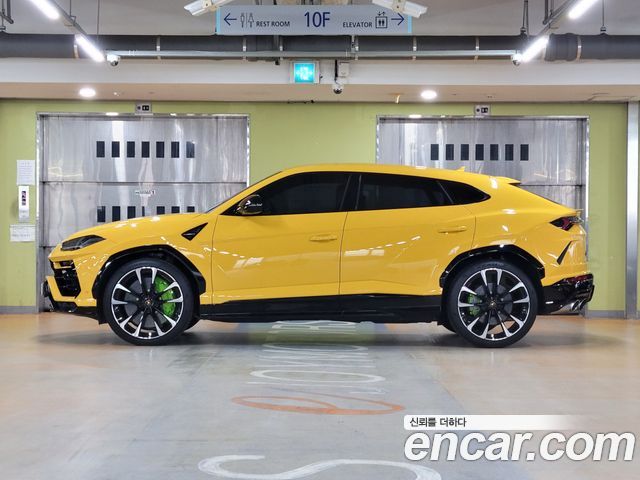 Lamborghini Urus 2022 — photo 3