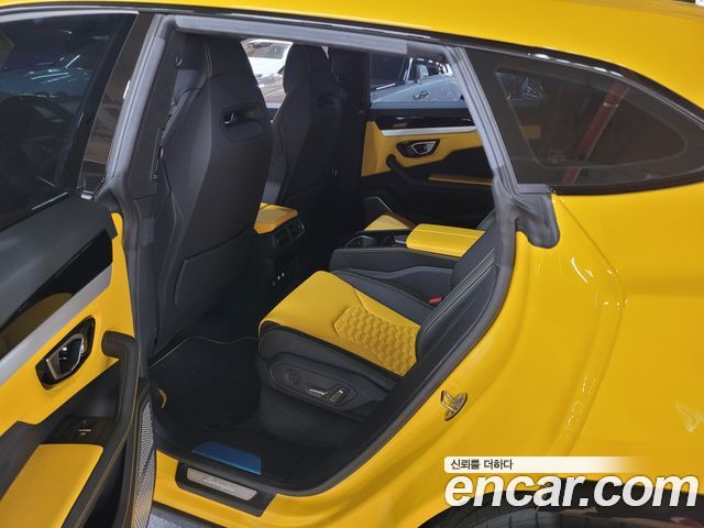 Lamborghini Urus 2022 — photo 11