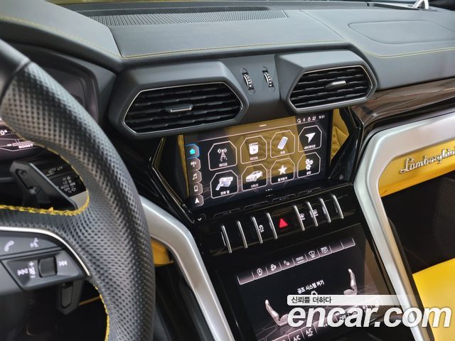 Lamborghini Urus 2022 — photo 13