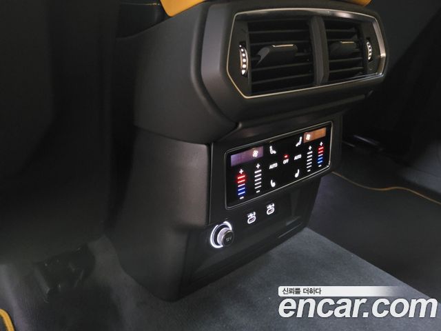 Lamborghini Urus 2022 — photo 17