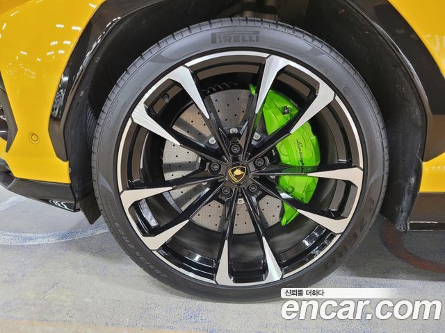Lamborghini Urus 2022 — photo 19