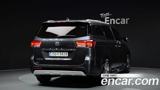 Kia Canival 2017 — photo 2