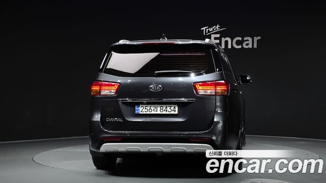 Kia Canival 2017 — photo 4