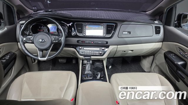 Kia Canival 2017 — photo 10