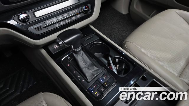 Kia Canival 2017 — photo 12