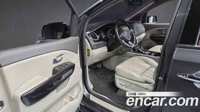 Kia Canival 2017 — photo 13