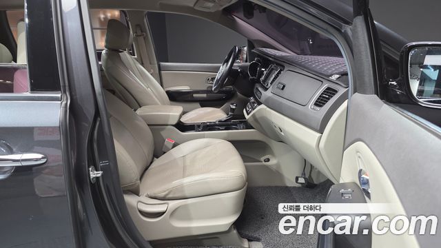 Kia Canival 2017 — photo 17
