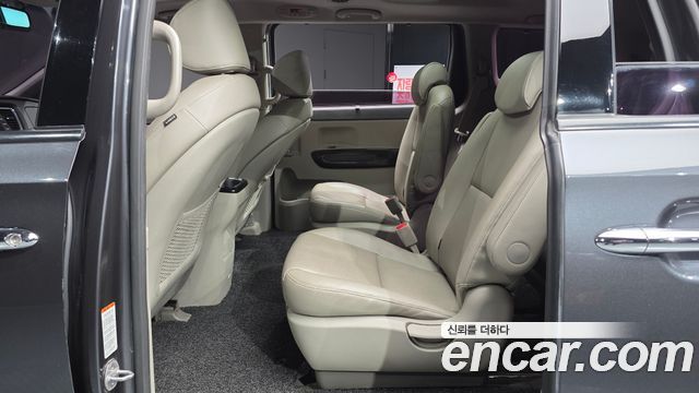 Kia Canival 2017 — photo 18
