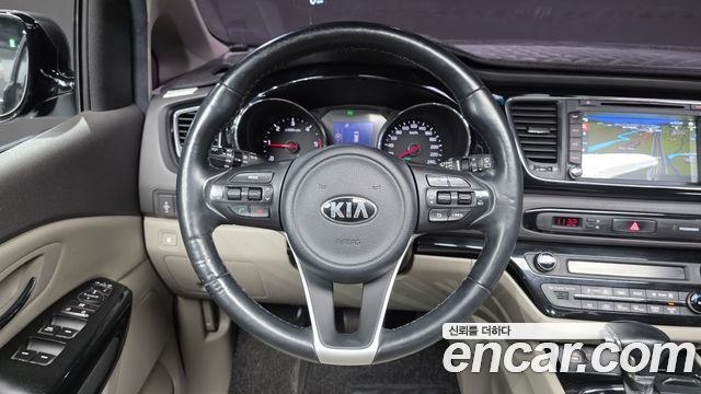 Kia Canival 2017 — photo 19