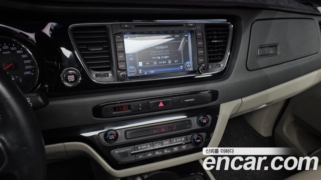 Kia Canival 2017 — photo 20