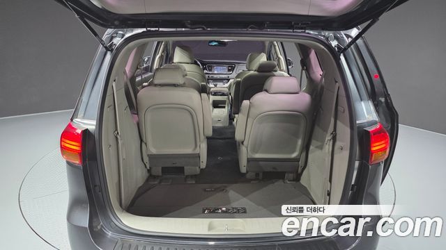 Kia Canival 2017 — photo 26
